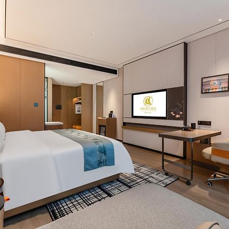 Liang Fan Holiday Inn Guangzhou Exterior photo