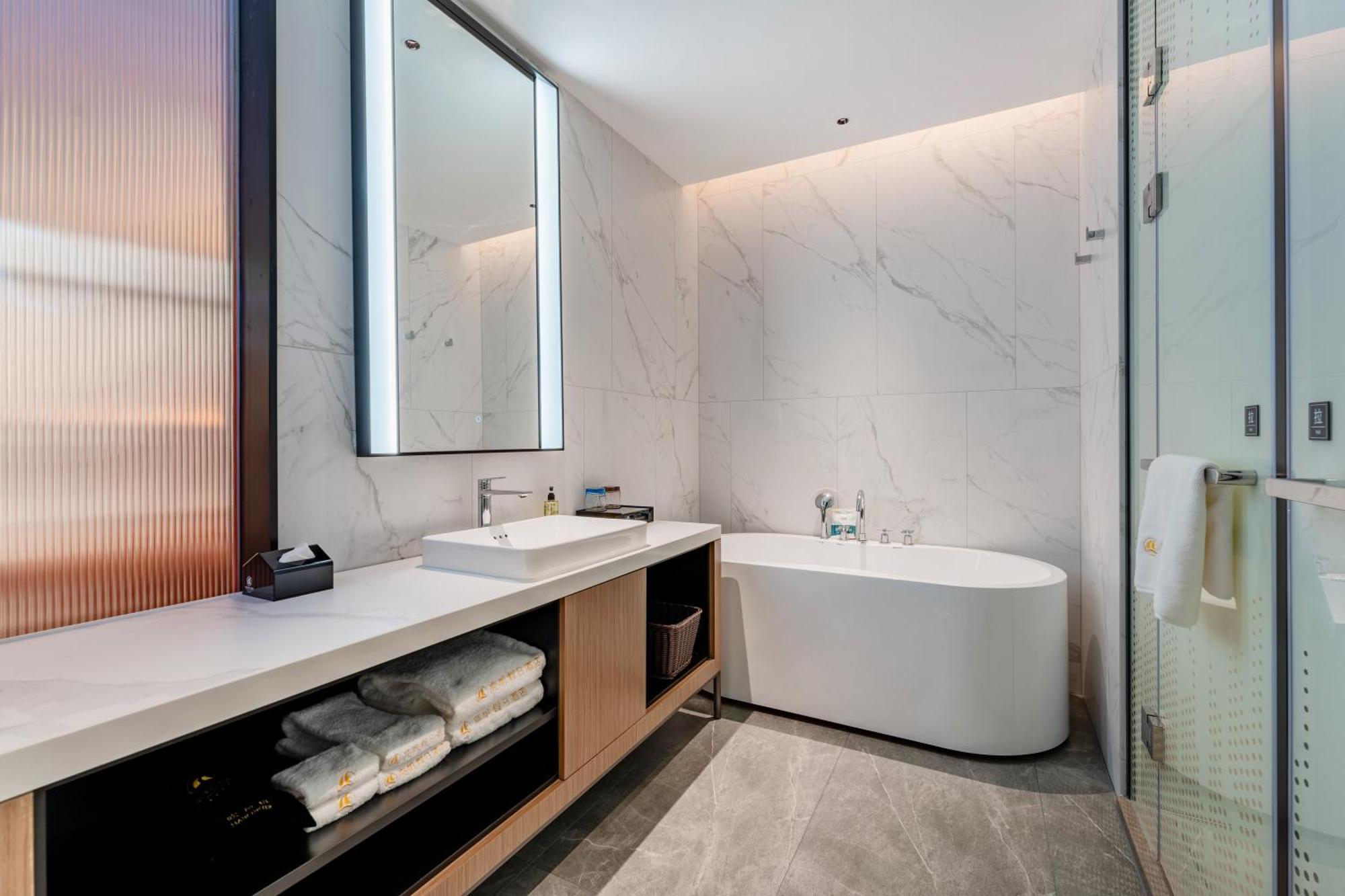 Liang Fan Holiday Inn Guangzhou Exterior photo