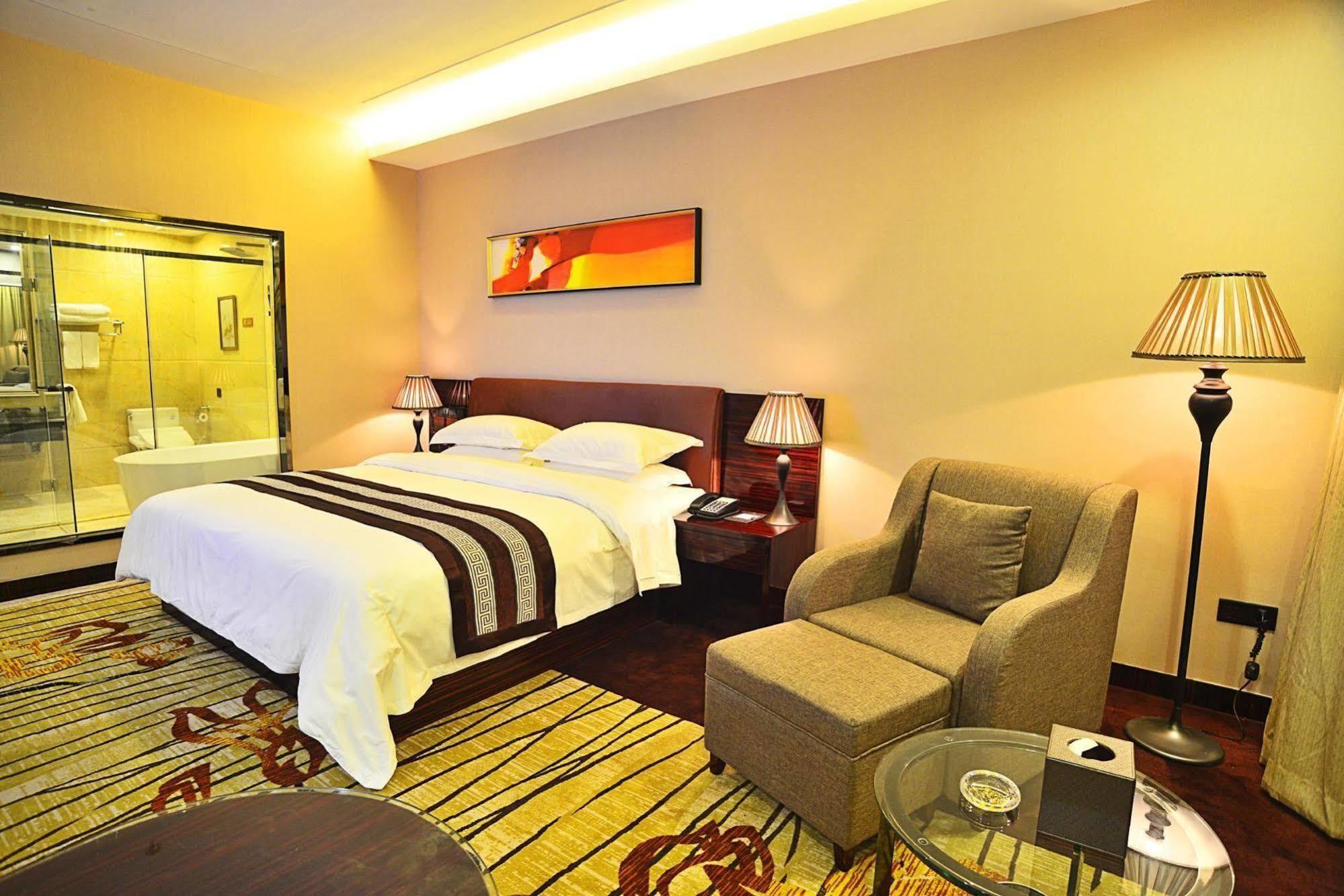 Liang Fan Holiday Inn Guangzhou Exterior photo