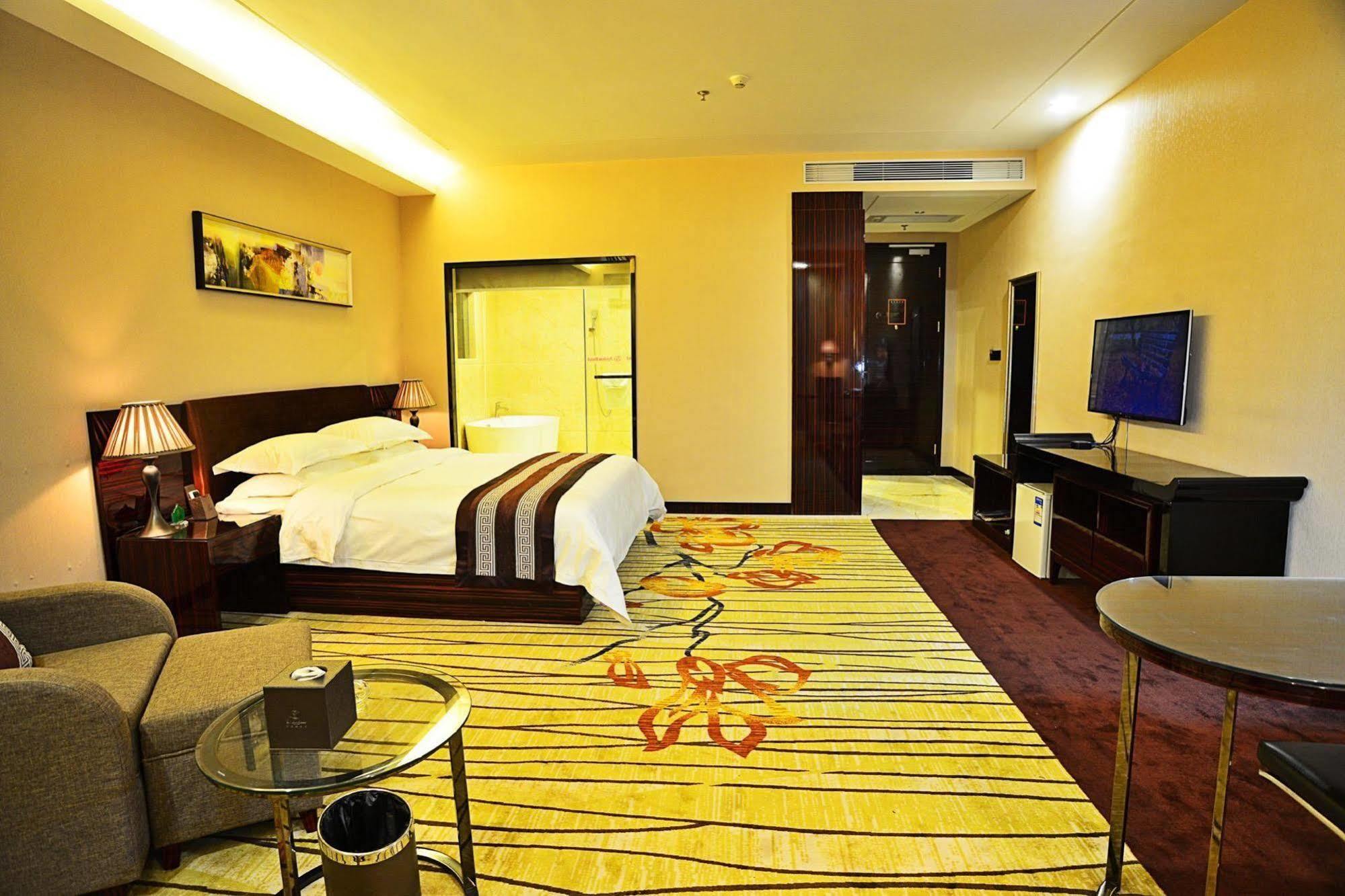 Liang Fan Holiday Inn Guangzhou Exterior photo
