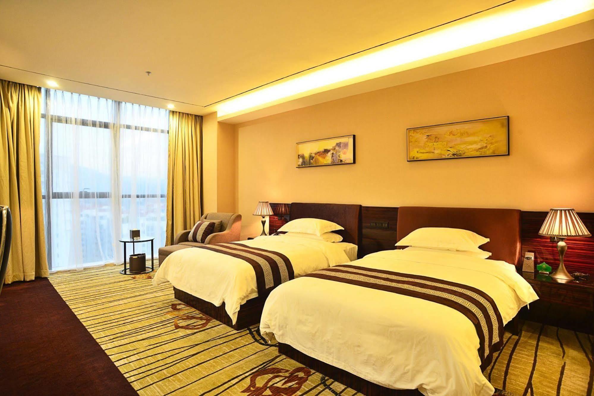 Liang Fan Holiday Inn Guangzhou Exterior photo
